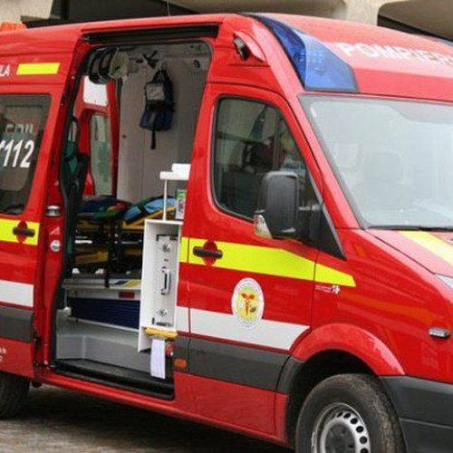Trei pompieri au devenit moase pentru o fetiță născută într-o autospecială