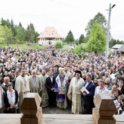 Mii de credincioși onorează praznicul la Mănăstirea Moisei