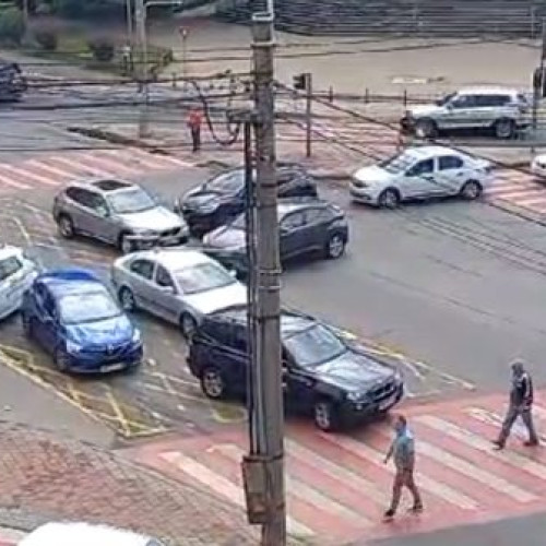 Problema traficului la intersectia din zona Tribunalului Baia Mare