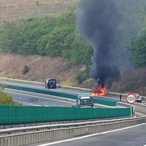 Incendiul unui autoturism pe autostrada A3, fără victime raportate