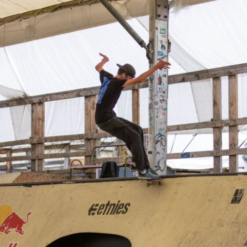 Patric Ilut, skateboarder român, obține locul 4 la finala mondială World Rookie Tour