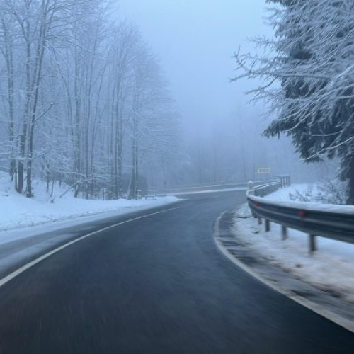 Precipitații mixte și ninsori în zonele montane