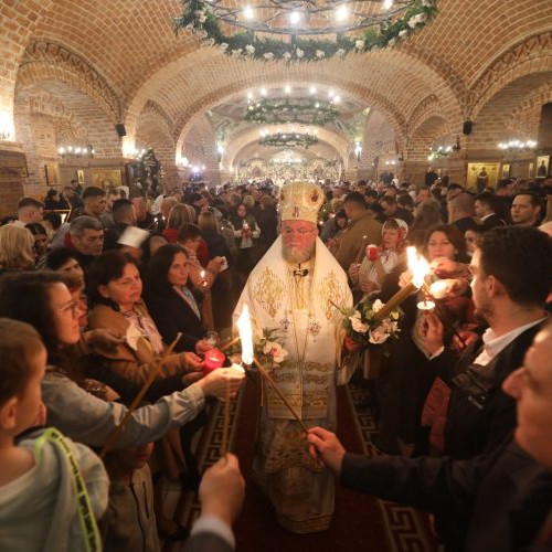 Mii de credincioși au participat la Slujba Învierii la Catedrala Episcopală din Baia Mare