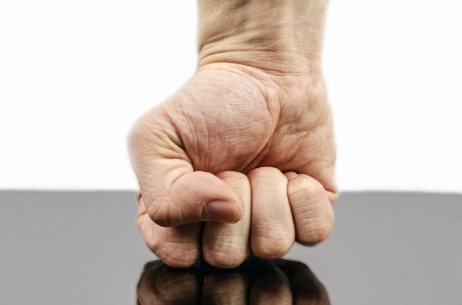 doi tineri, retinuti pentru violență și tulburare a ordinii publice în Urmenis