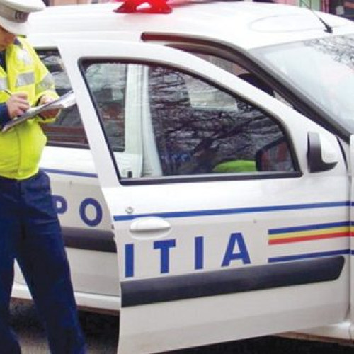Doi șoferi fără permis și cu numere false, prinși de polițiștii maramureșeni