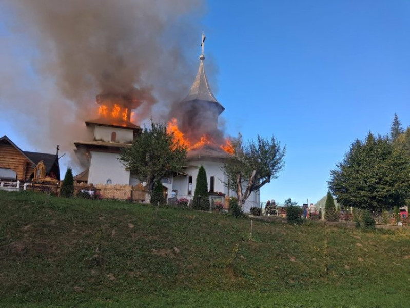 Incendiu violent la o biserică din Suceava