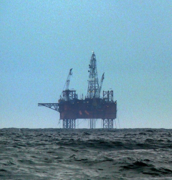 Două avioane rusești au încălcat zona de securitate a platformei Petrobaltic