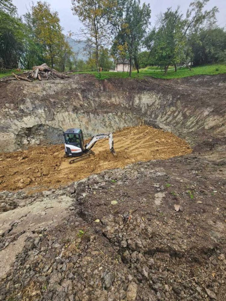 Încep lucrările pentru stabilizarea terenului prăbușit în localitatea Coștiui