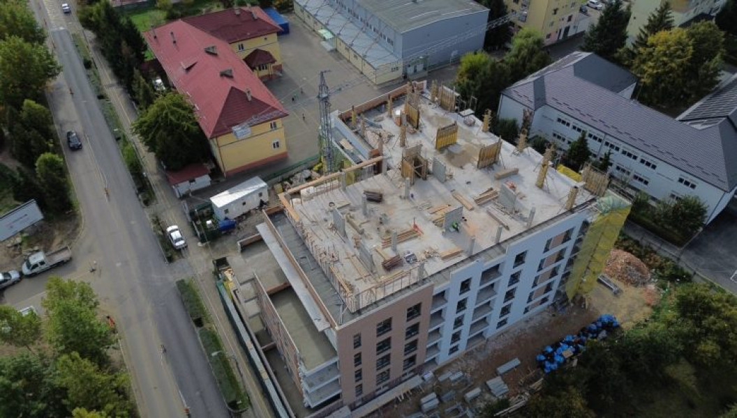 Nou panou anunță extinderea controversată a unei clădiri pe strada Vasile Alecsandri din Baia Mare