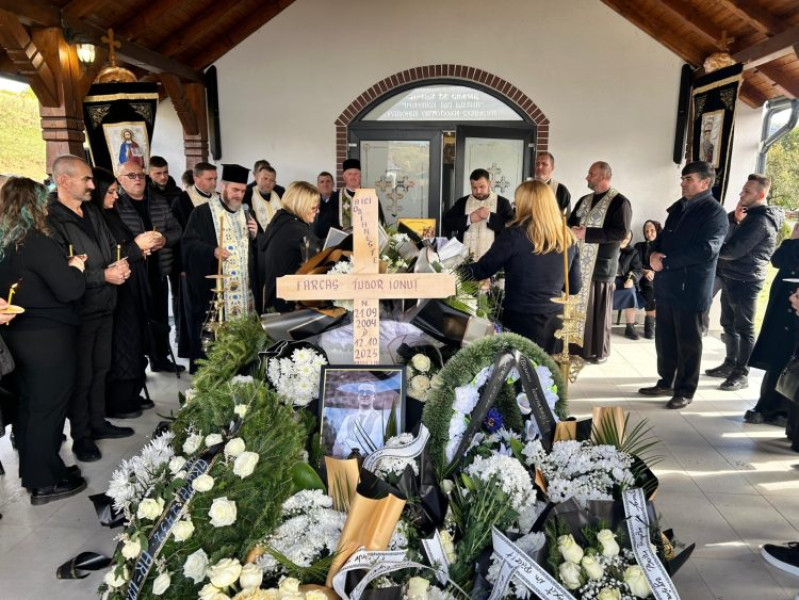 La Cernești a fost oficiată slujba de prohodire a tânărului Tudor Fărcaș