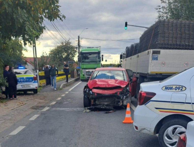 Accident cu trei mașini pe drumul comunal din Tăuții Măgheruș