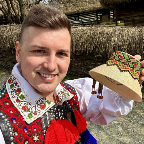 Ionuț Bledea, interpretul de muzică populară cu o carieră începută la 8 ani