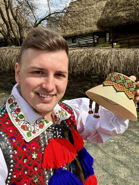 Ionuț Bledea, interpretul de muzică populară cu o carieră începută la 8 ani