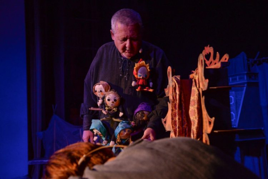 Albă ca Zăpada, poveste pentru copii la Teatrul de Păpuși din Baia Mare