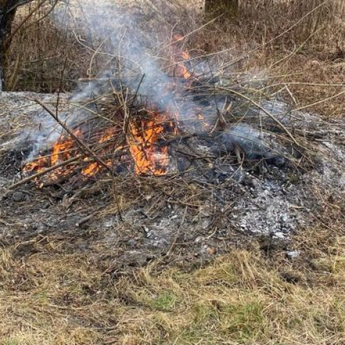 Traditia arderii vegetatiei in Maramures se confrunta cu amenzi de pana la 15.000 de lei