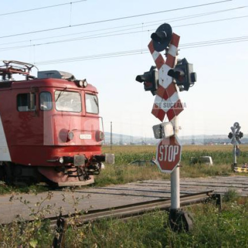 Doi tineri electrocutați după ce s-au urcat pe un tren lângă gara Cluj: o femeie se luptă pentru viață, transportată cu avionul la Timișoara.