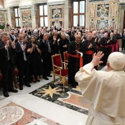 Papa Francisc încurajează asociația "Papal Foundation" să redescopere rugăciunea de adorație