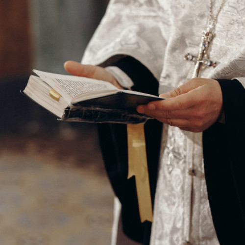 Preotul din Tomis a refuzat o femeie în spovedanie, cazul a fost sesizat pastoral. Arhiepiscopia Tomisului face cercetări și este criticată pentru încălcarea regulamentelor bisericești