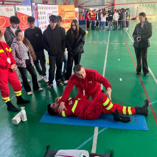 Maratonul Resuscitării Junior la "Gheorghe Șincai" Baia Mare: Elevii învață să salveze vieți în caz de urgență