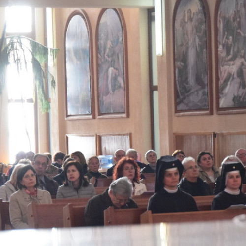 Seara de comuniune și spiritualitate la Biserica "Sfânta Cruce" din Baia Mare