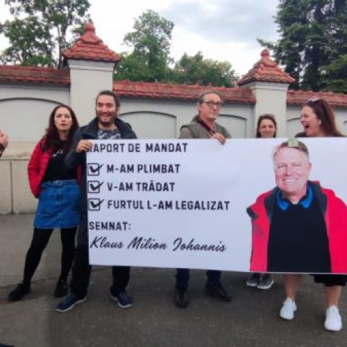 Protest în faţa Palatului Cotroceni împotriva preşedintelui Klaus Iohannis!