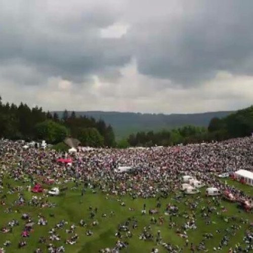 Şumuleu-Ciuc găzduieşte în weekend 400.000 de credincioşi pentru procesiunea de Rusaliile Catolice