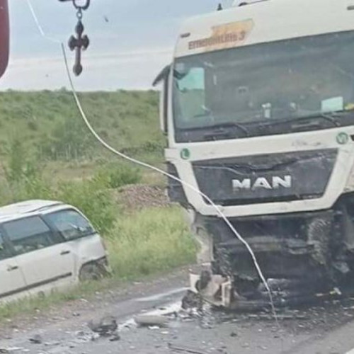 Tragedie pe DN 1 în judeţul Bihor: Patru morți după impactul dintre o maşină şi un TIR