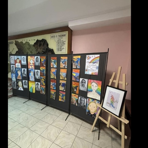 Expoziția de arte plastice „Culorile copilăriei”