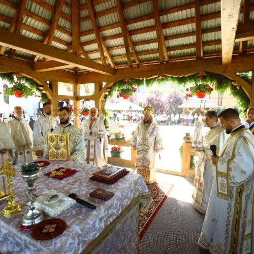 Slujba religioasă la Parohia Ortodoxă „Sfântul Ioan Valahul” din Bârsana